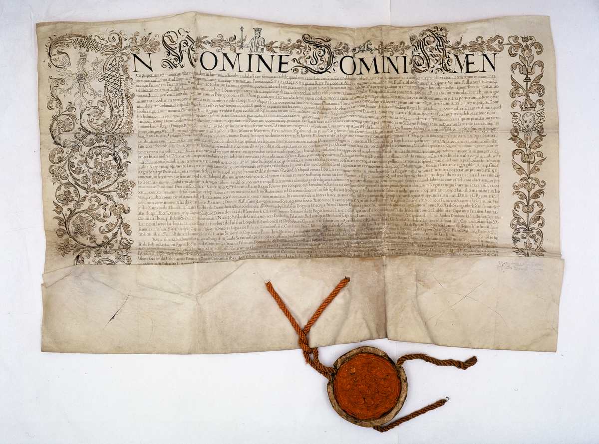 AGAD_Potwierdzenie_przez_króla_polskiego_Stefana_Batorego_na_sejmie_koronacyjnym_w_1576_roku_praw_i_przywilejów_szlachty_Rzeczpospolitej_1m Przywileje nadane szlachcie przez króla Stefana Batorego