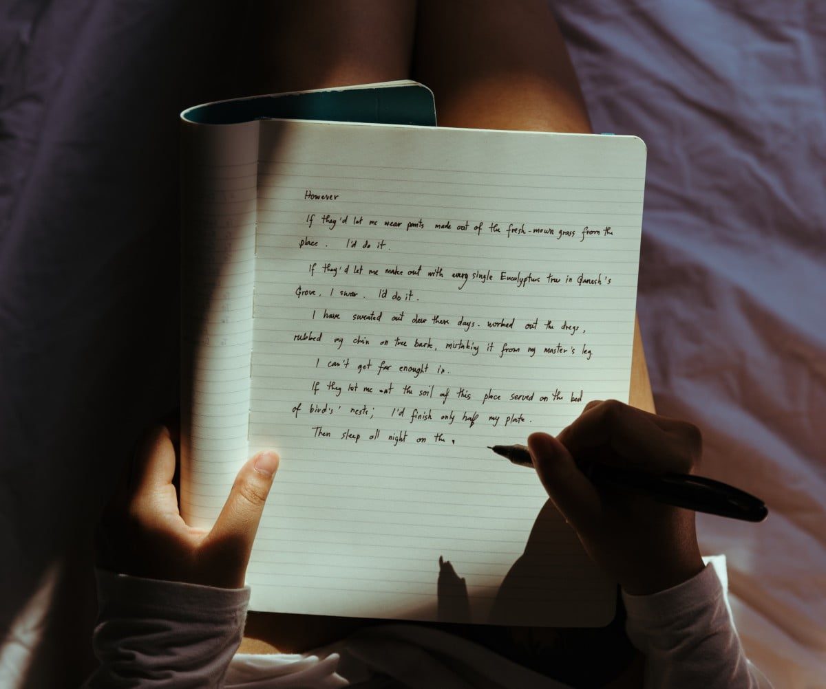 Dlaczego warto pisać pamiętnik i w jaki spos&oacute;b go prowadzić?