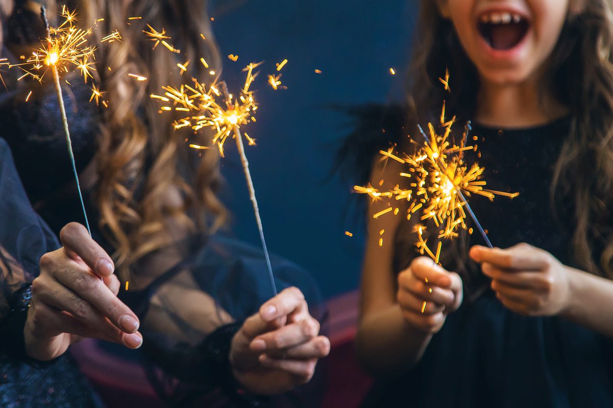 Co robić w sylwestra w domu? Najlepsze zabawy i gry sylwestrowe