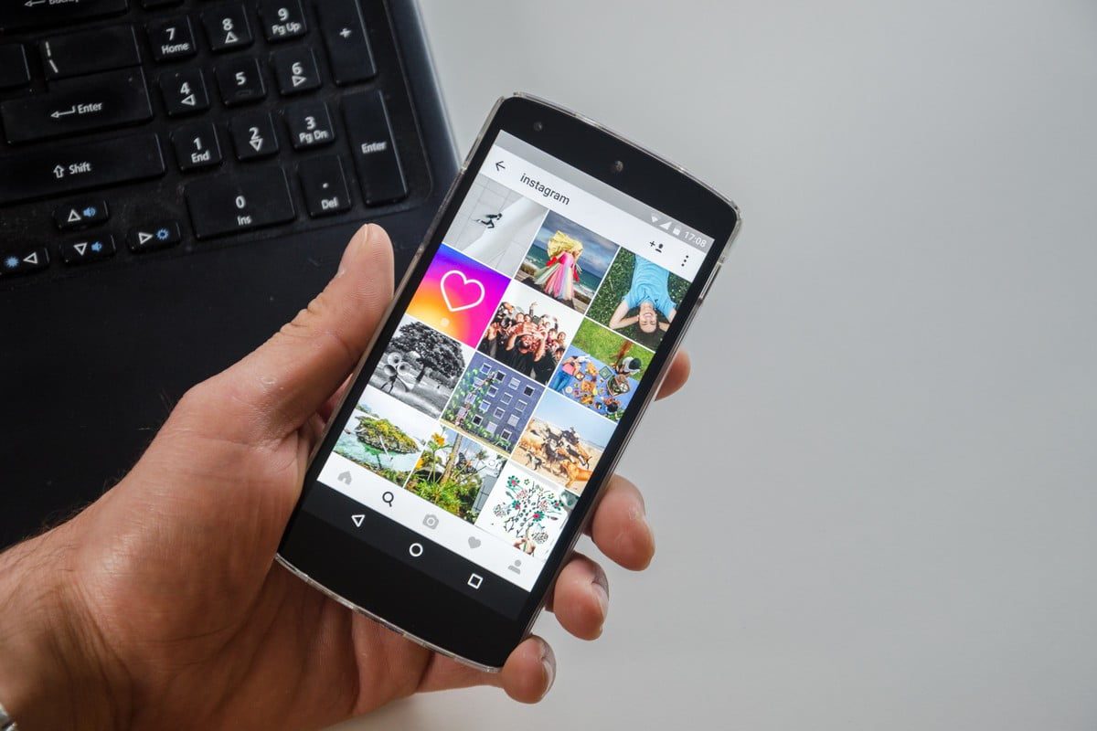 smartphone-1701096Social media a rzeczywistość Zdjęcia na Instagramie