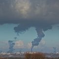 Elektrownia wytwarzająca chmurę dymu i zanieczyszczeń